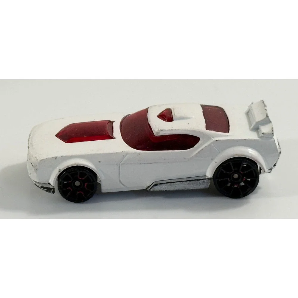 Hot Wheels Fast‎ Fish Toy Car 1:64 White Good Red Windows Fantasy Muscle Car